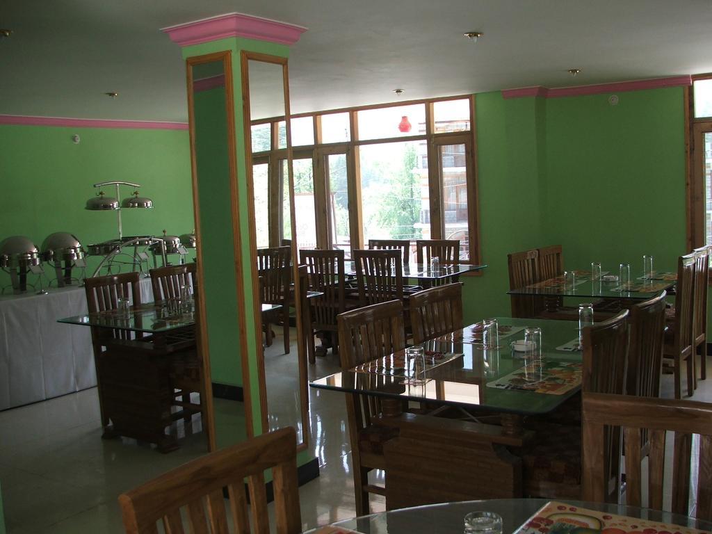 Hotel Ocean Blue Manali Экстерьер фото