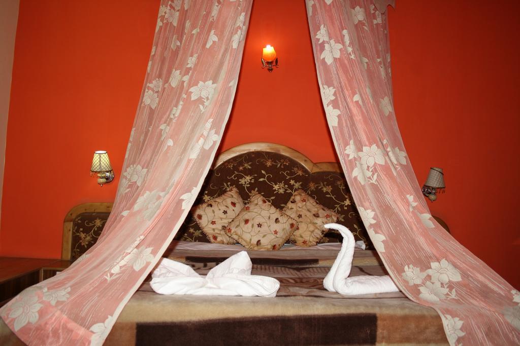 Hotel Ocean Blue Manali Экстерьер фото