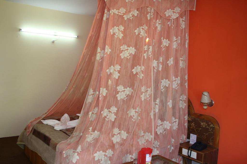 Hotel Ocean Blue Manali Экстерьер фото