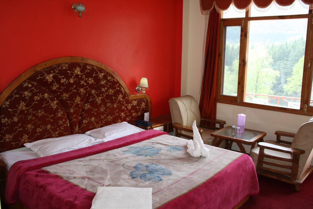 Hotel Ocean Blue Manali Экстерьер фото
