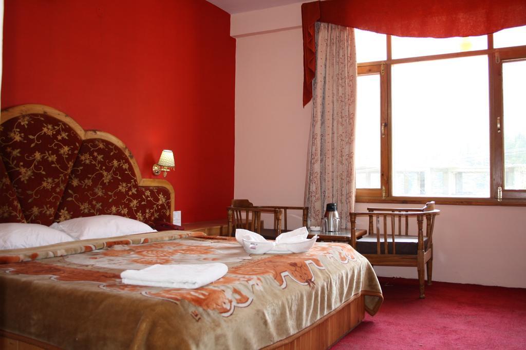 Hotel Ocean Blue Manali Экстерьер фото